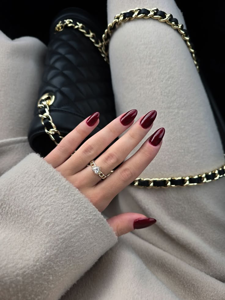 Gepflegte Hände nach einer Behandlung in der Nails Lounge Heide